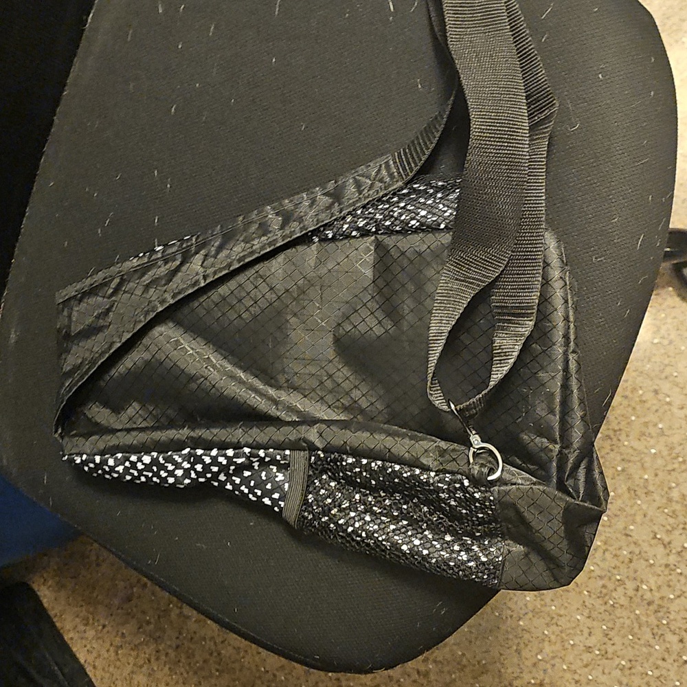 Thirty-One Unisex Black & White One Size Sling Backpack Crossbody Medium Bag. - Picture 2 of 4